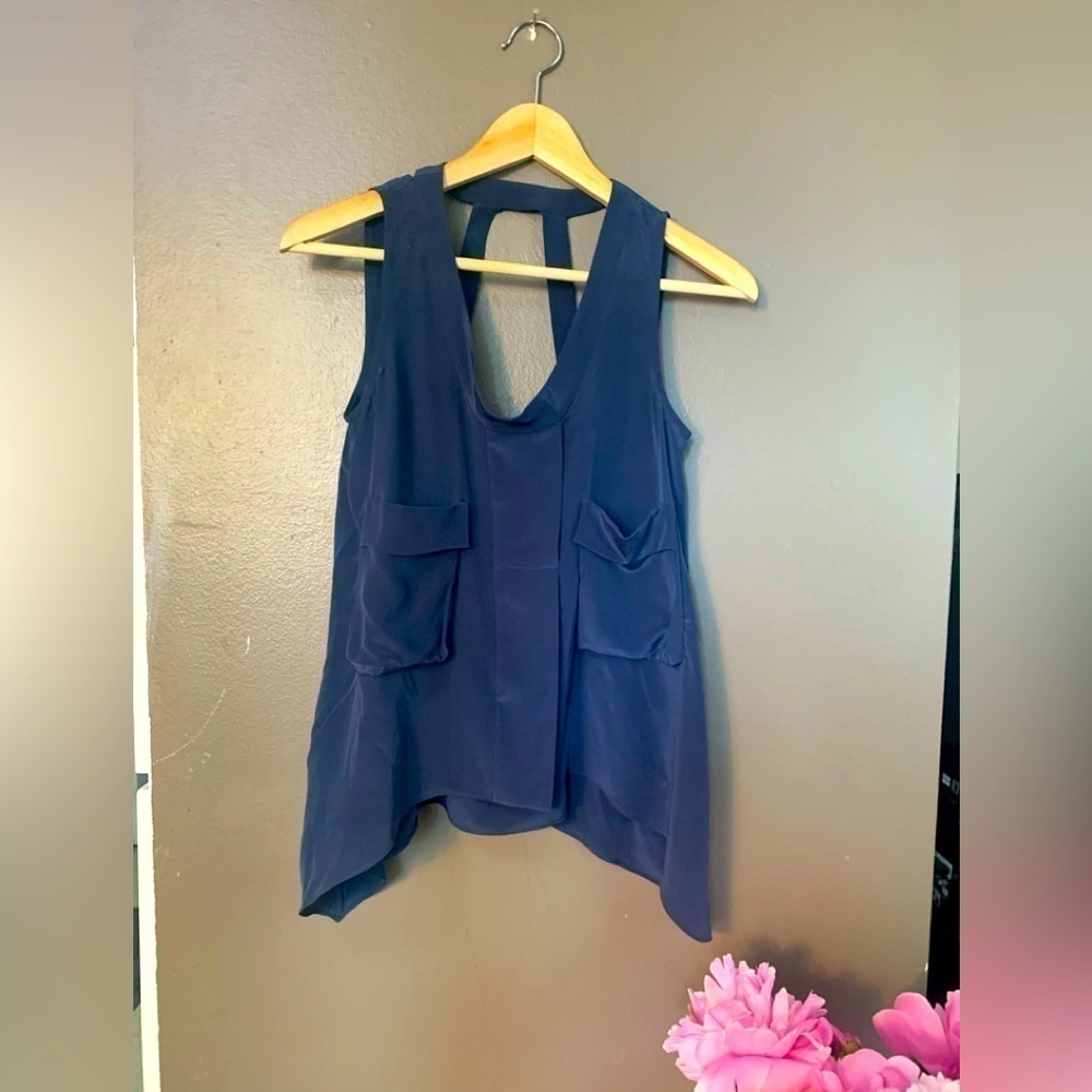 Beautiful BCBG MAXAZARIA 100% Silk tank - Xsmall